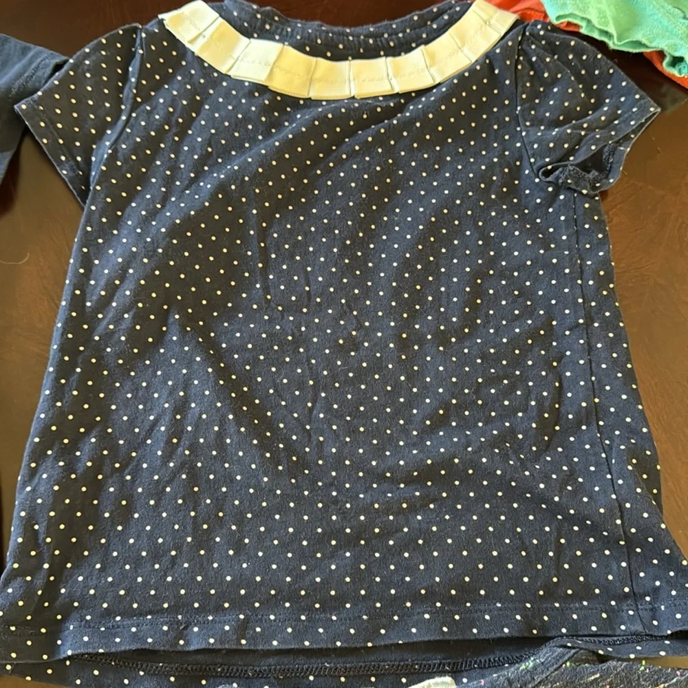 Gap Kids Girl’s Tee Bundle Of 4 Embellished Size 4-5